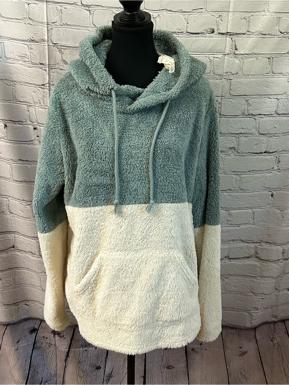 Hem & Thread Two-Tone Sherpa Hoodie in Sage and Cream